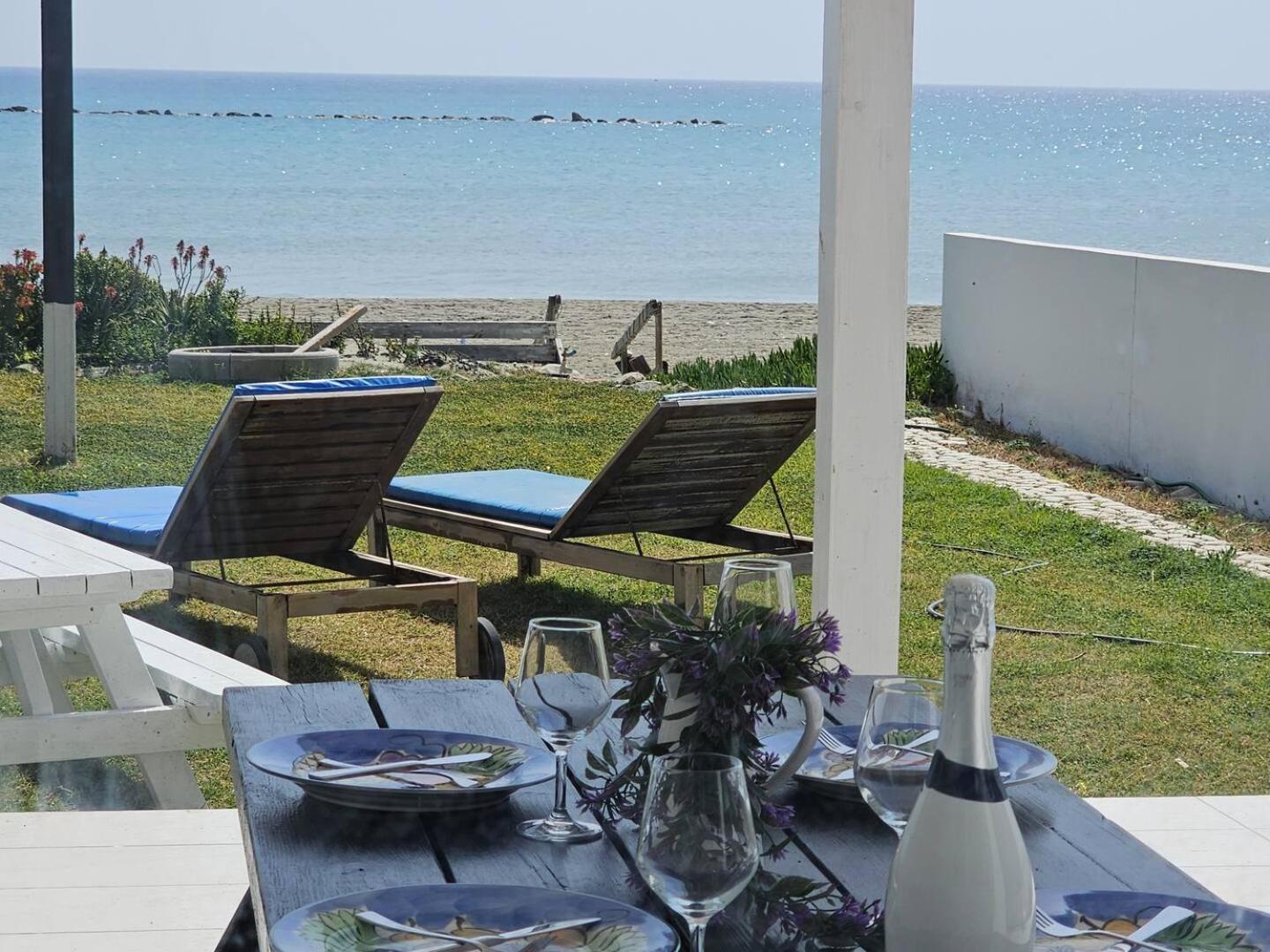 Ammos Beachfront Villa Paradise Ларнака Экстерьер фото