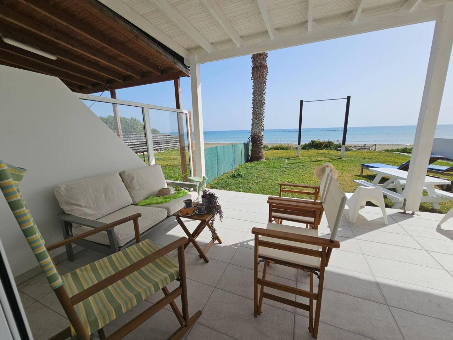 Ammos Beachfront Villa Paradise Ларнака Экстерьер фото