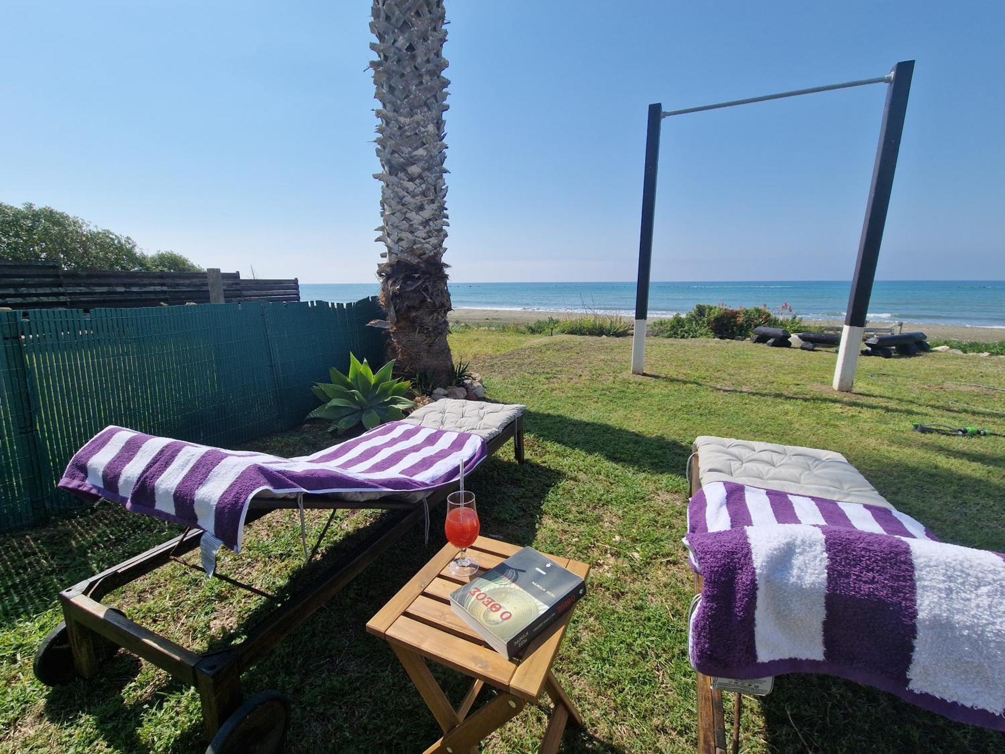 Ammos Beachfront Villa Paradise Ларнака Экстерьер фото