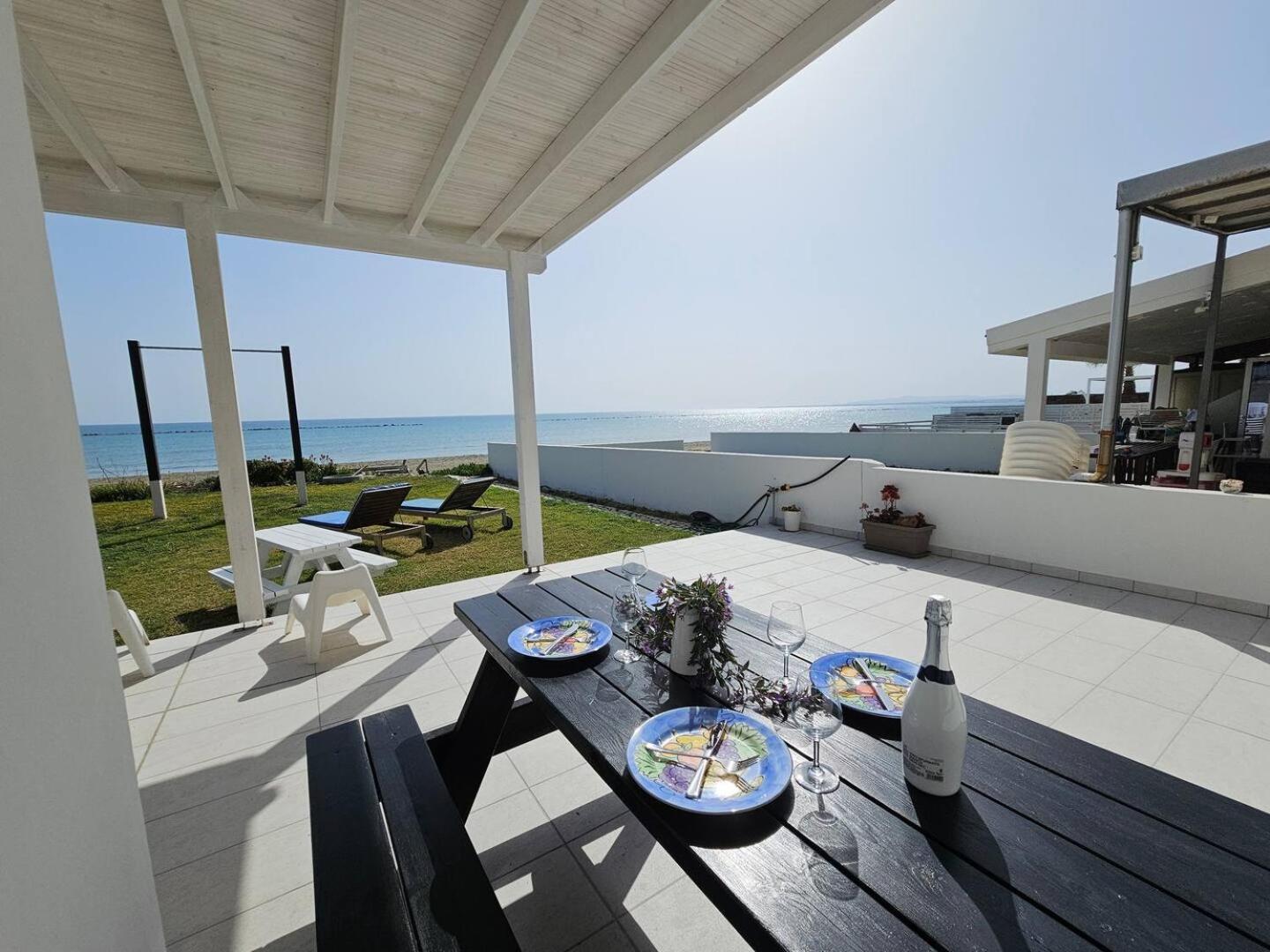 Ammos Beachfront Villa Paradise Ларнака Экстерьер фото
