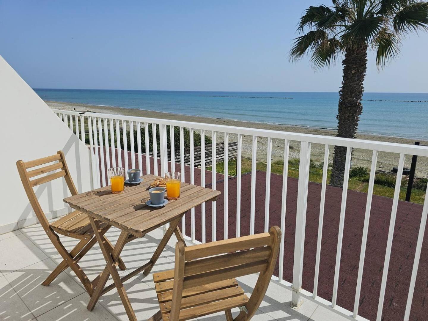 Ammos Beachfront Villa Paradise Ларнака Экстерьер фото